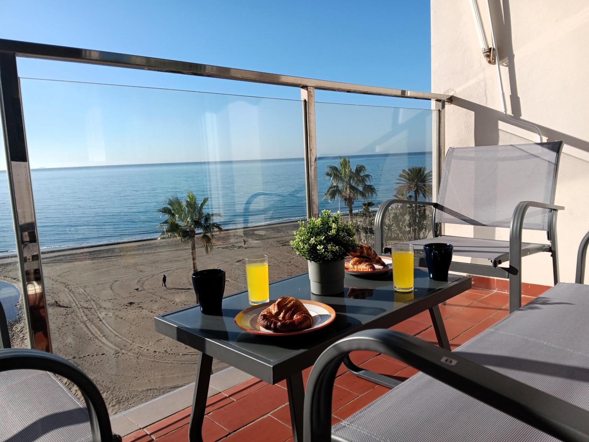 Alojamiento Iberia Playa Estepona Exterior photo